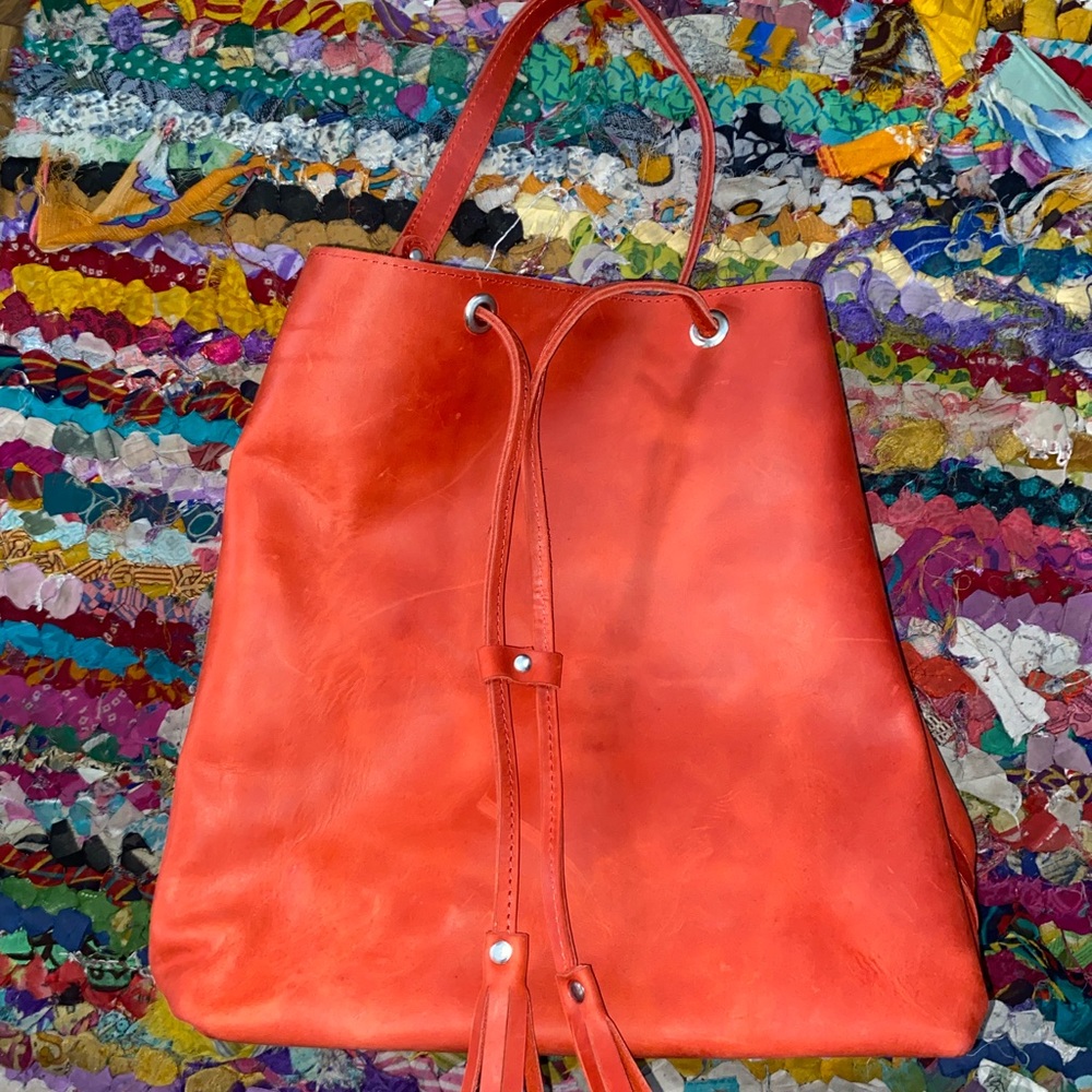 Cowhide leather bucket bag with crossbody strap INCLUDED